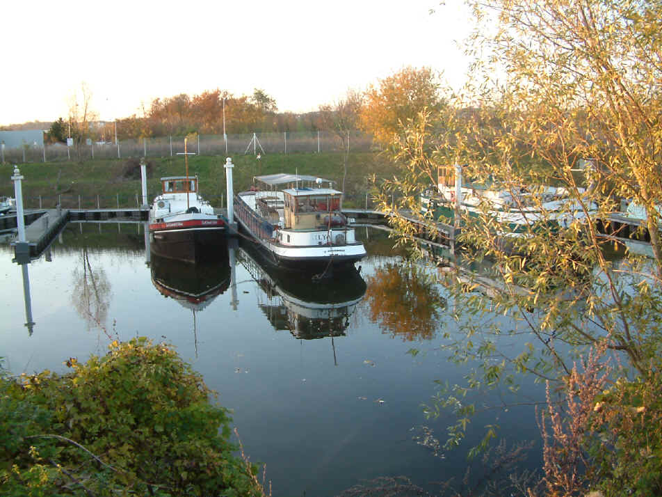 Autres péniches au Port Premier